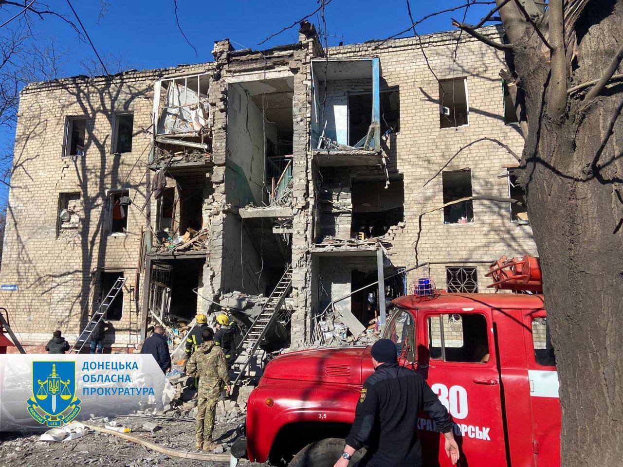 Оккупанты нанесли удар по центру Краматорска, повреждены дома: есть погибший и раненые. Фото и видео