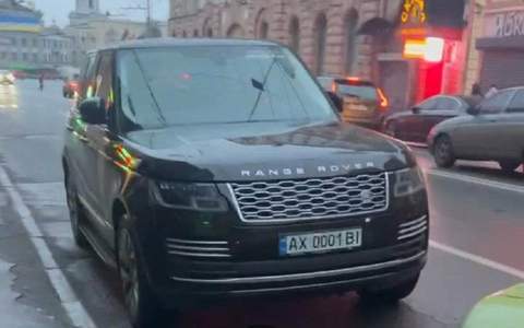 Митрополит Харьковский УПЦ МП был замечен в элитной гостинице Трускавца: в гражданском и за рулем Range Rover за $100 тысяч. Фото