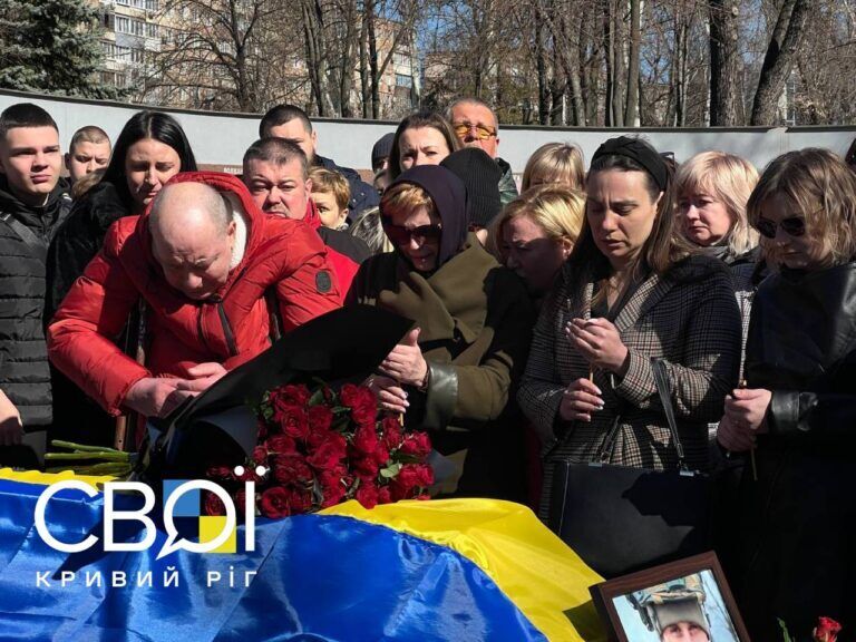 Віддав життя за Україну: в Кривому Розі попрощалися з воїном ЗСУ, який загинув у боях за Бахмут. Фото 