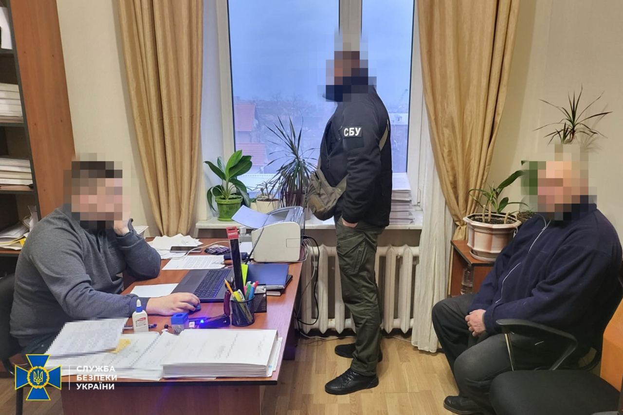 Сотрудники СБУ провели задержания и обыски