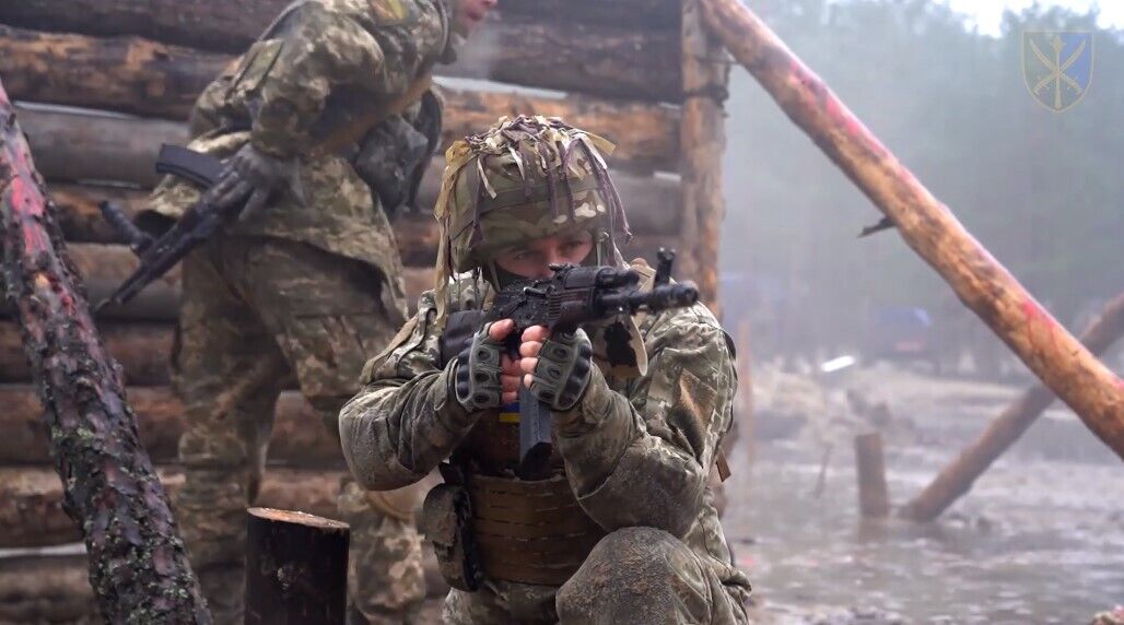 "Рішення треба ухвалювати швидко": українські військові провели тренування на півночі, триває укріплення кордону. Відео