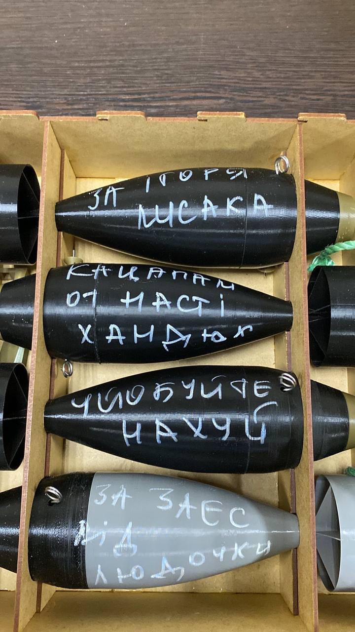 "От Даринки за отца": волонтерка Яровая передала 600 "снарядов мести" для ВСУ