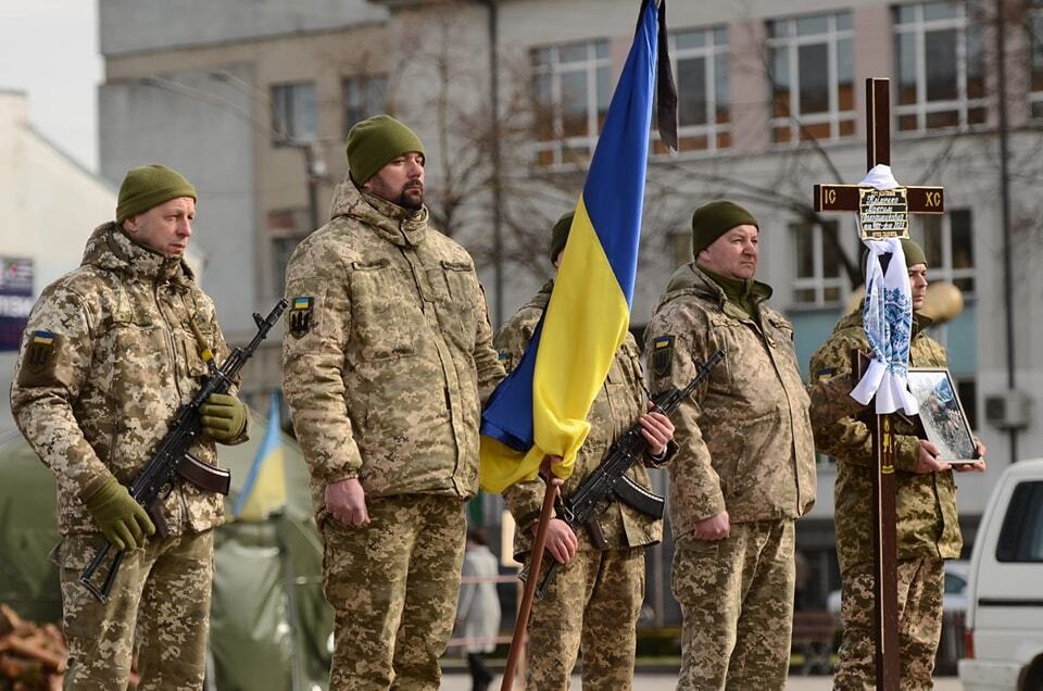 Загинув у боях за Луганщину в день ювілею дружини: у Рівному попрощалися з Максимом Кліменком. Фото і відео 