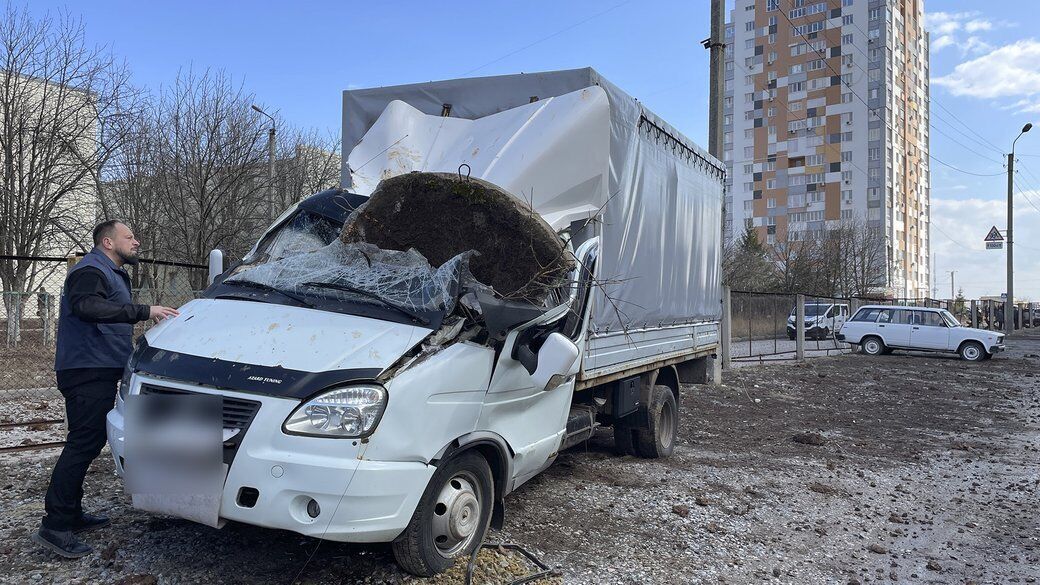 Оккупанты ударили по гражданской инфраструктуре Харькова: есть разрушение. Фото