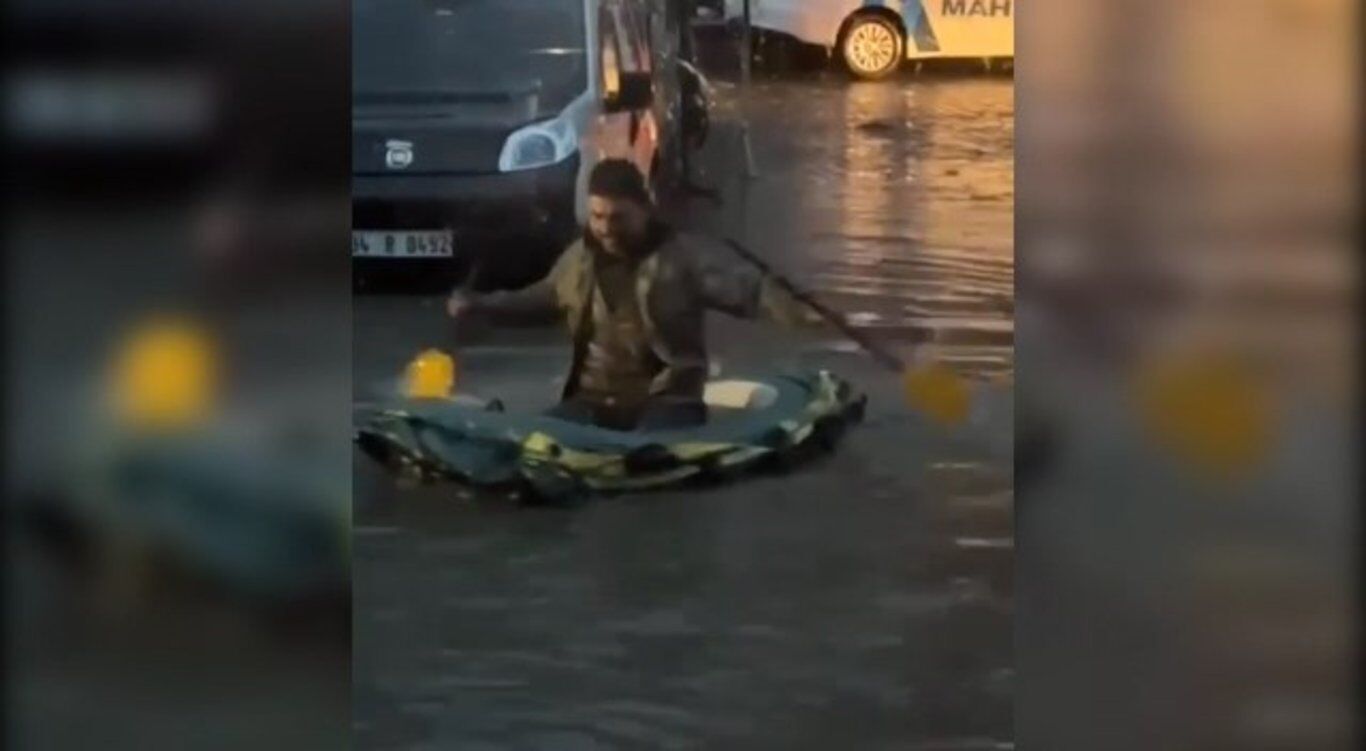 Турция после мощных землетрясений пострадала от наводнения: улицы превратились в реки, есть погибшие. Видео