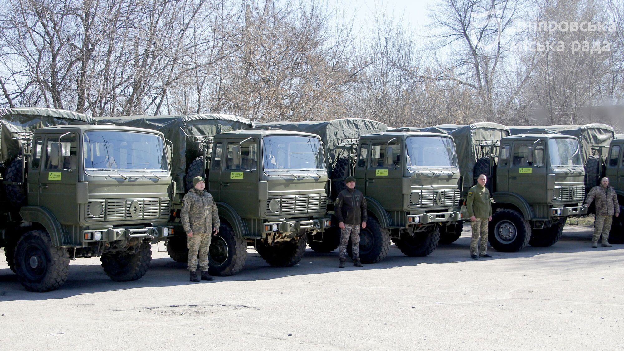 Дніпро відправив на фронт нову партію високопрохідних вантажівок