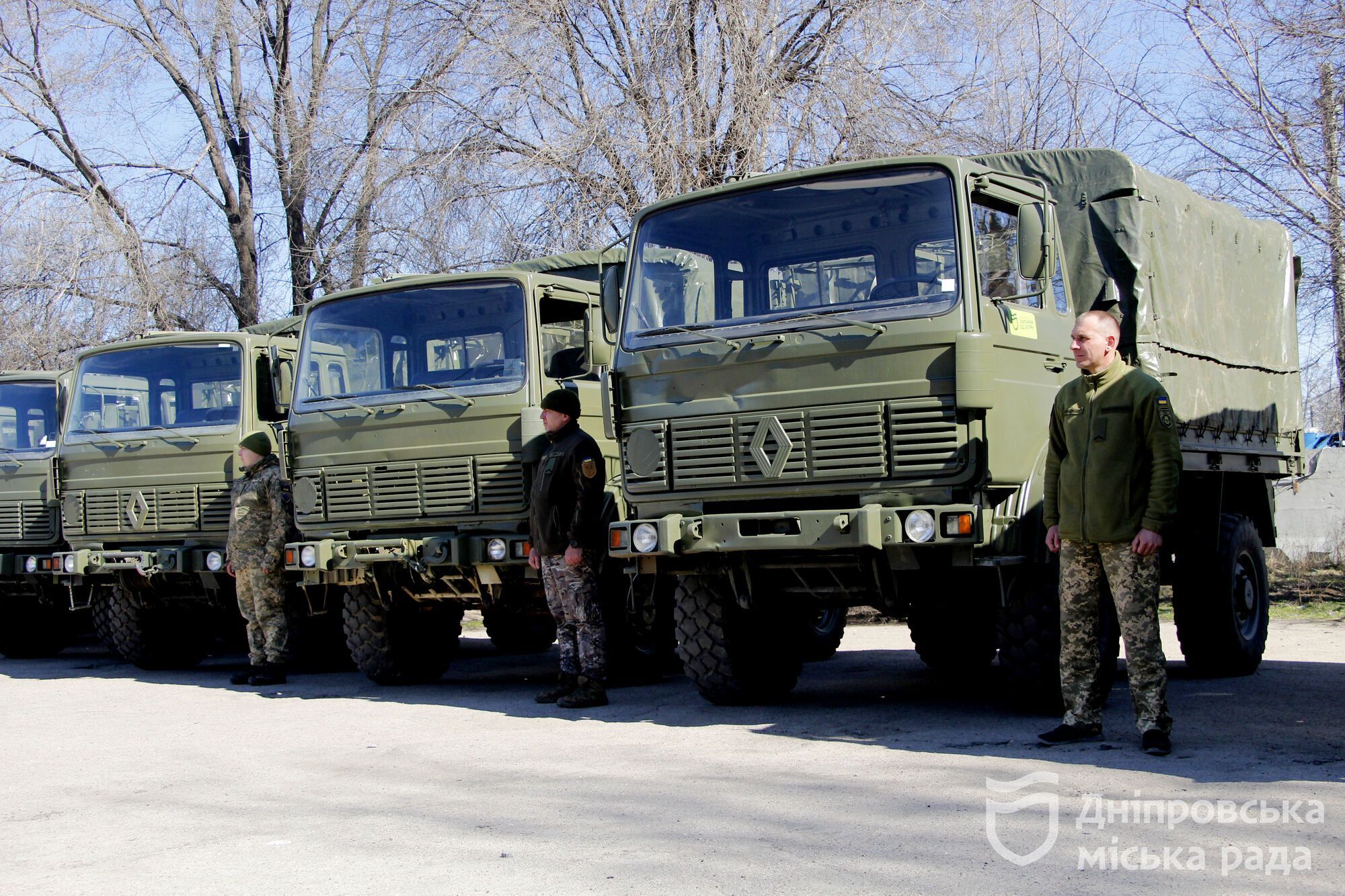 Днепр отправил на фронт новую партию высокопроходимых грузовиков