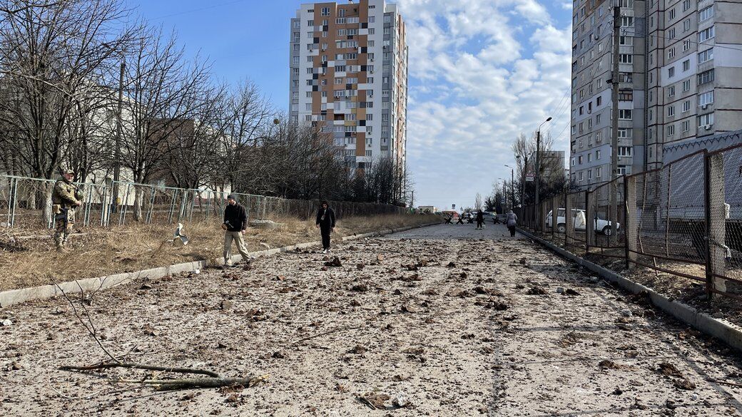 Окупанти вдарили по цивільній інфраструктурі Харкова: є руйнування. Фото