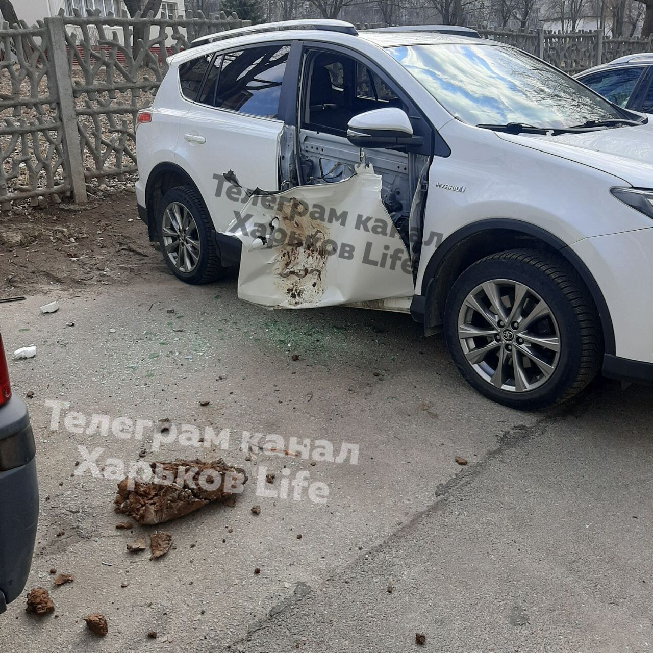 Окупанти вдарили по цивільній інфраструктурі Харкова: є руйнування. Фото