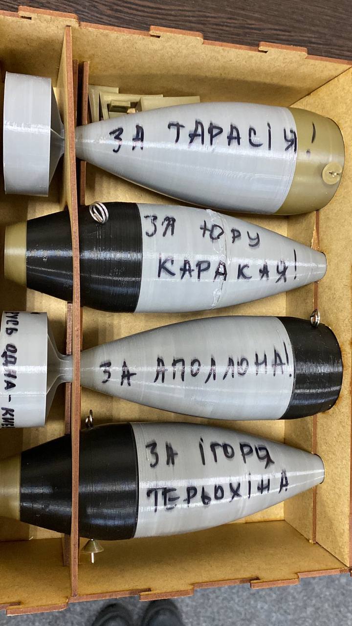 "От Даринки за отца": волонтерка Яровая передала 600 "снарядов мести" для ВСУ