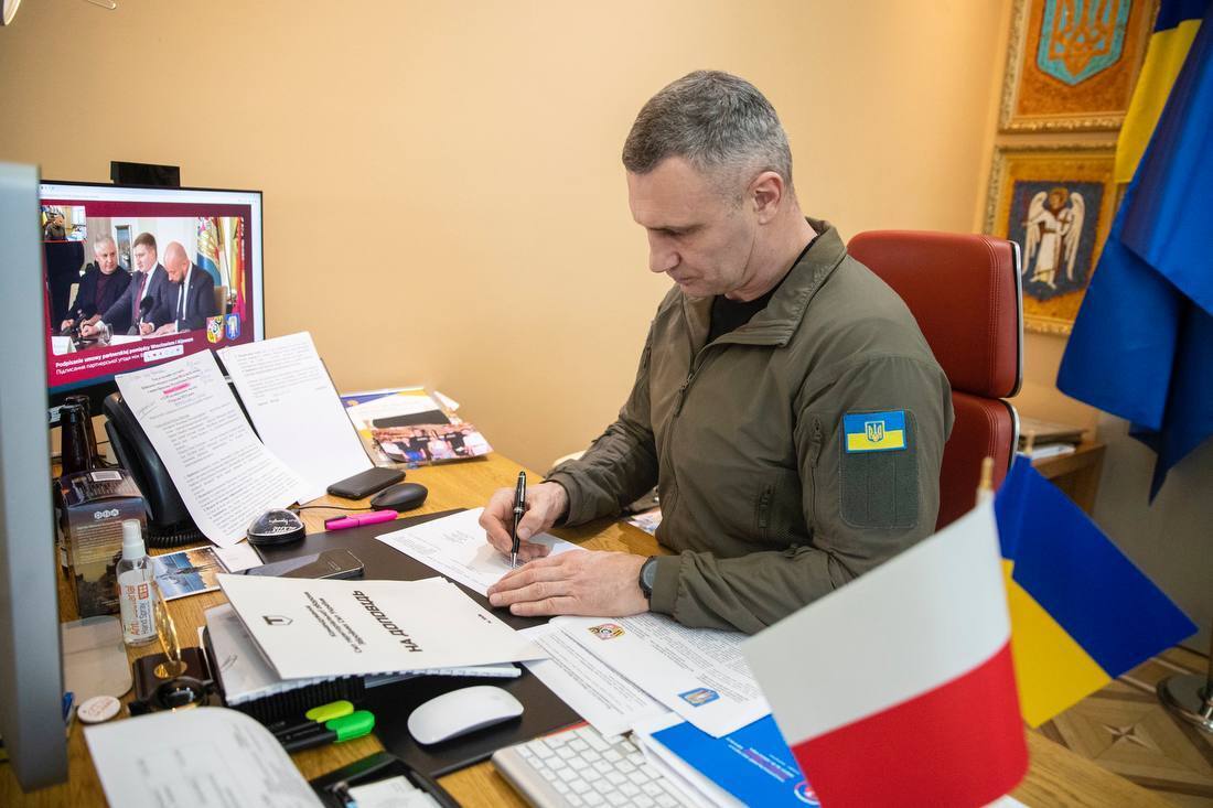 Киев подписал соглашение о сотрудничестве с польским городом, принявшим 150 тыс. украинских беженцев