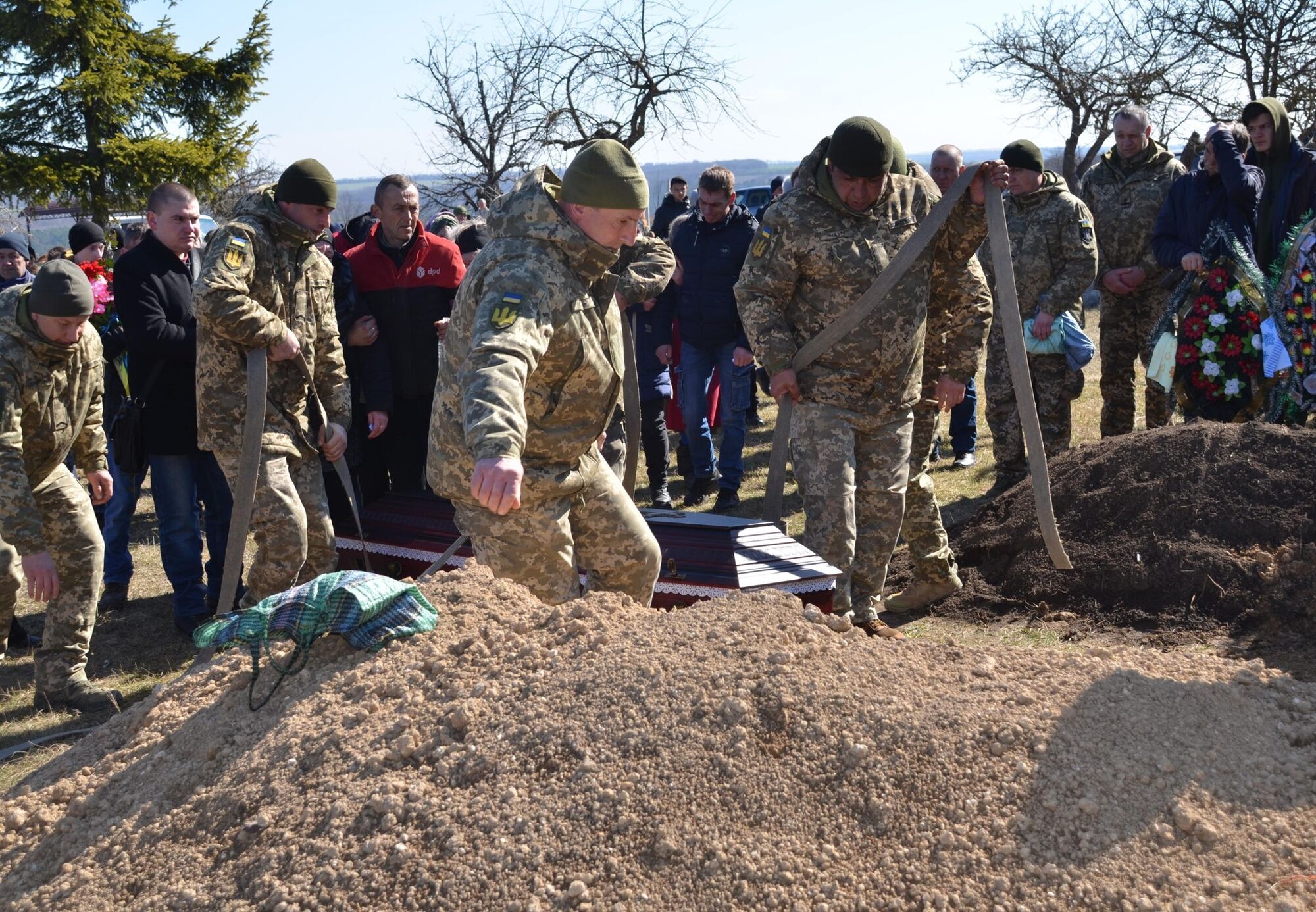 "Спасибо. У меня все ок. Целую": воин ВСУ перед гибелью под Бахмутом отправил жене трогательное смс. Фото