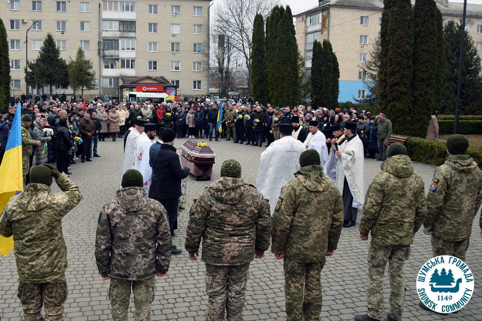 З рідних у нього був тільки дідусь: на Тернопільщині попрощалися з 19-річним захисником, який загинув на Донеччині. Фото