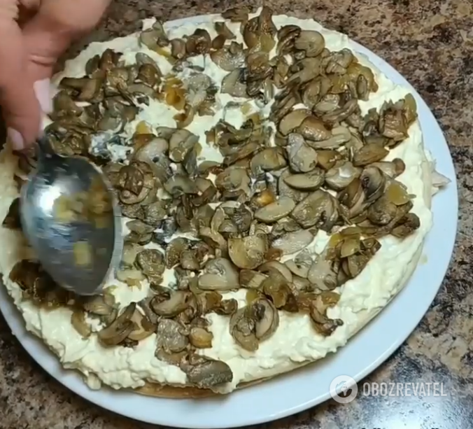 Як приготувати солоний ''Наполеон'': з грибами та сиром 