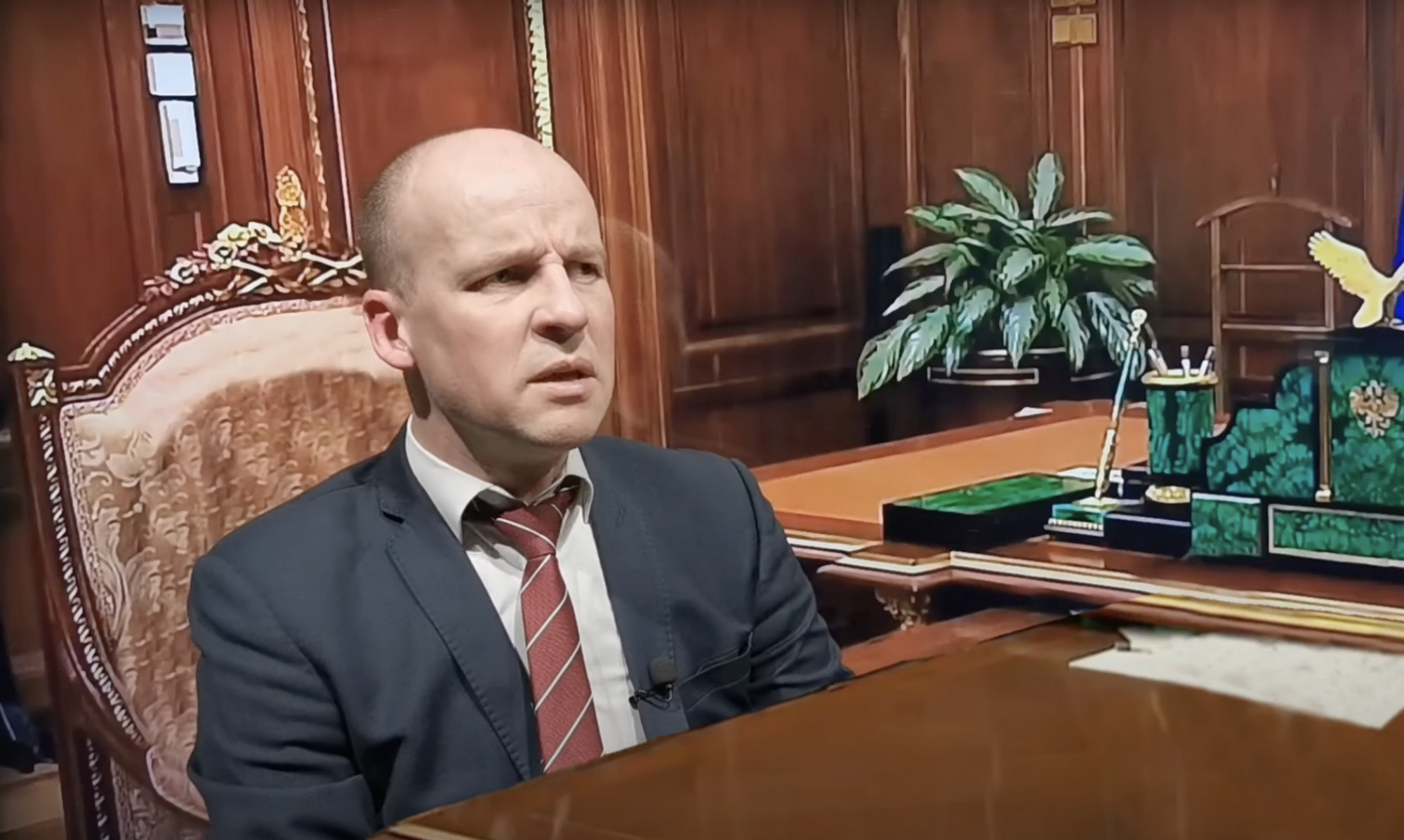 Юрій Великий у новій пародії "розсекретив", що насправді було написано в паперах Кадирова під час зустрічі з Путіним. Відео