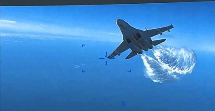В США показали видео инцидента с российским Су-27 и американским MQ-9 Reaper над Черным морем
