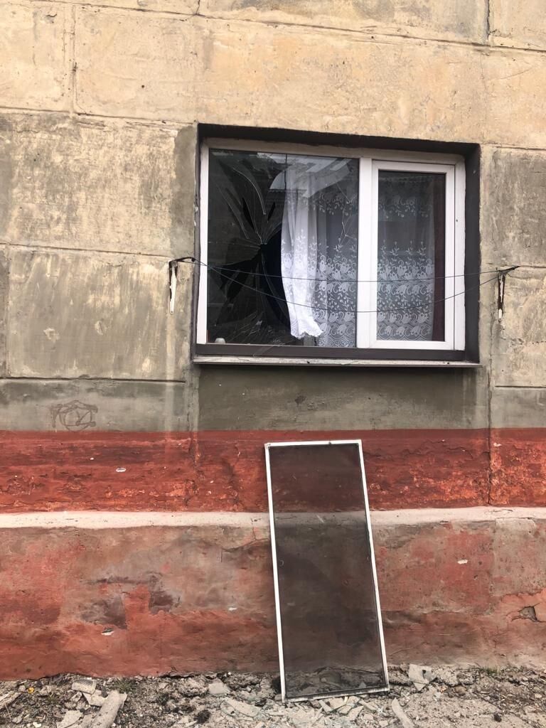 Оккупанты обстреляли Украинск на Донетчине, повреждены многоэтажки: погибла женщина. Фото