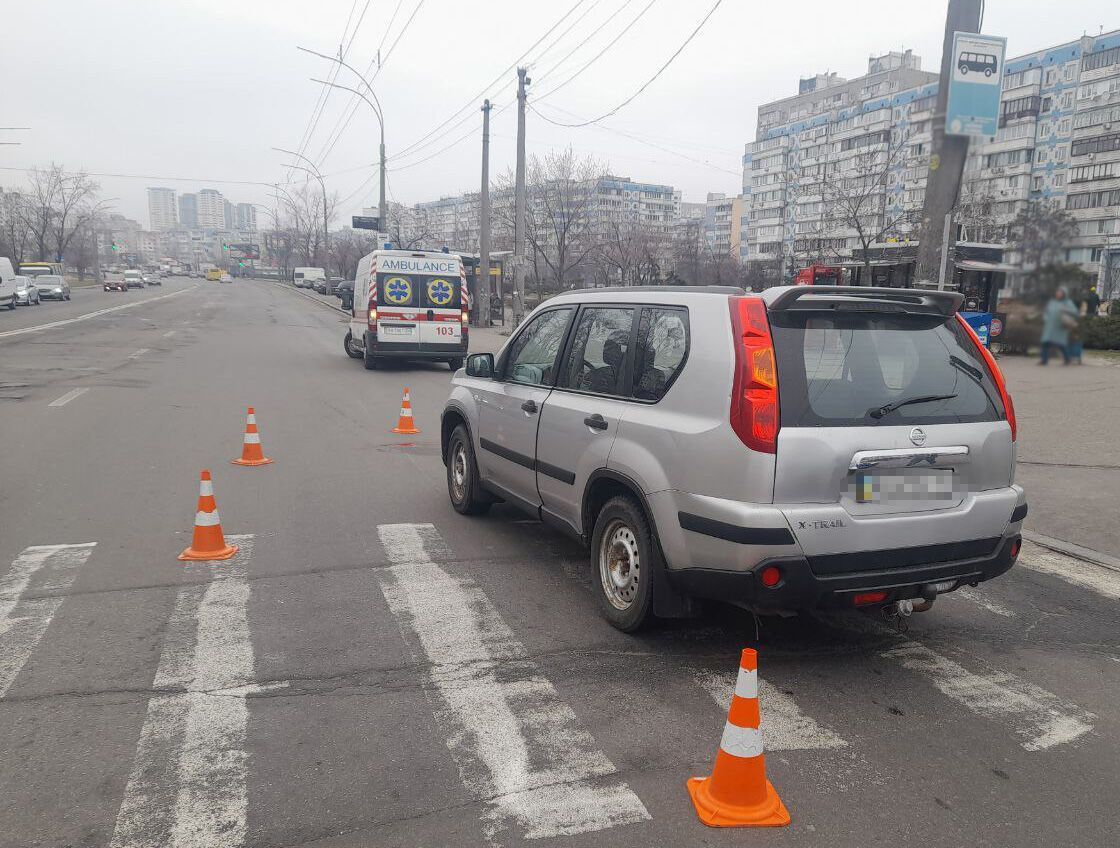 В Киеве внедорожник на пешеходном переходе сбил насмерть пенсионерку. Фото