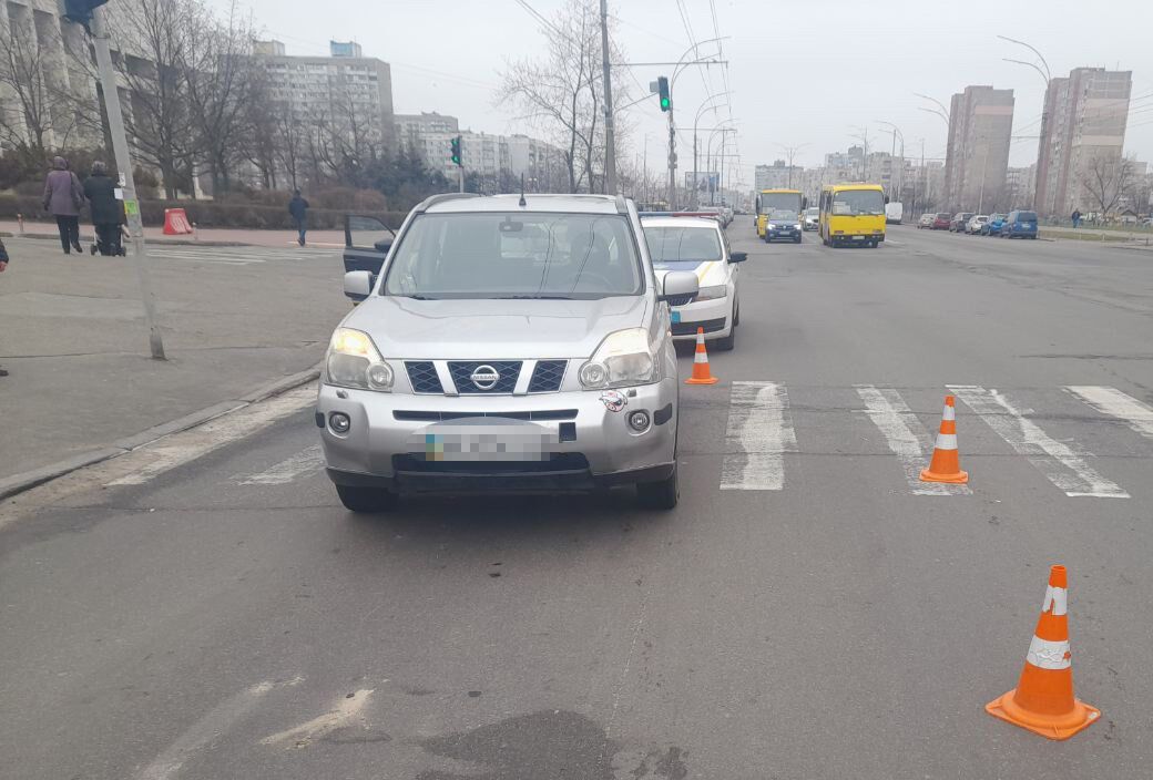 В Киеве внедорожник на пешеходном переходе сбил насмерть пенсионерку. Фото