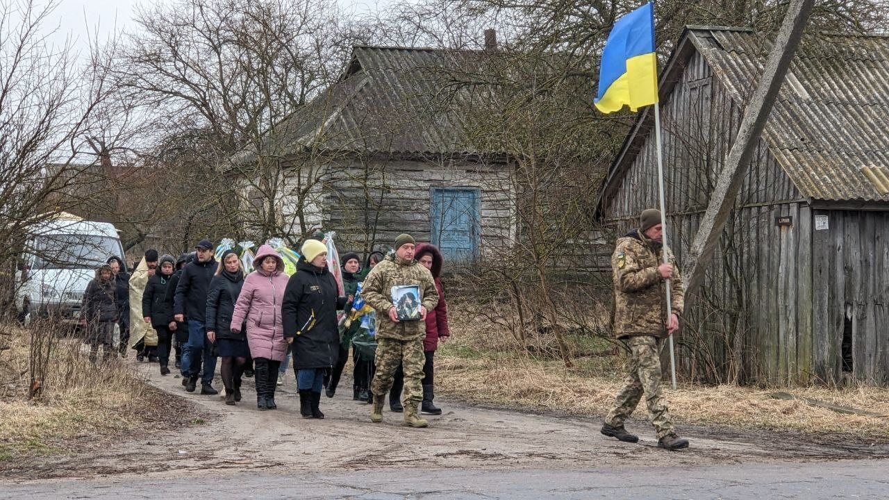 Отдал жизнь за Украину: на Черниговщине попрощались с воином, погибшим во время выполнения боевого задания в Донецкой области. Фото