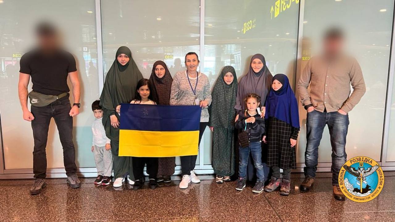В Украину вернули двух украинок и шестерых детей, которых удерживали в ужасных условиях в Сирии