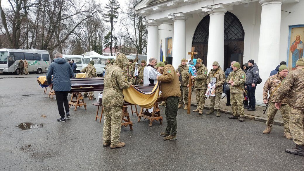 В Полтаве попрощались с тремя воинами, погибшими в боях на Донбассе. Фото
