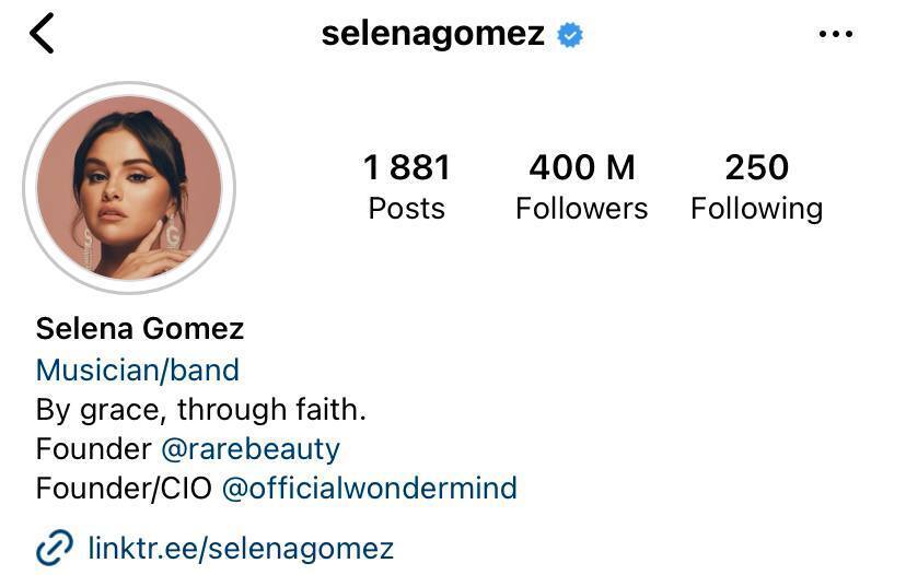 Попереду тільки Роналду та Мессі: Селена Гомес стала першою дівчиною в історії Instagram з 400 млн підписників