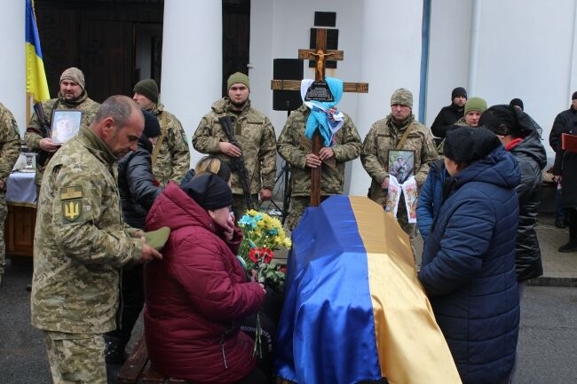 В Полтаве попрощались с тремя воинами, погибшими в боях на Донбассе. Фото