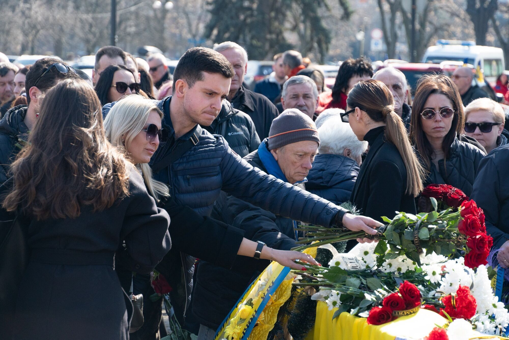 Залишив успішну кар’єру, щоб стати на захист України: в Ужгороді попрощалися з загиблим Героєм. Фото 