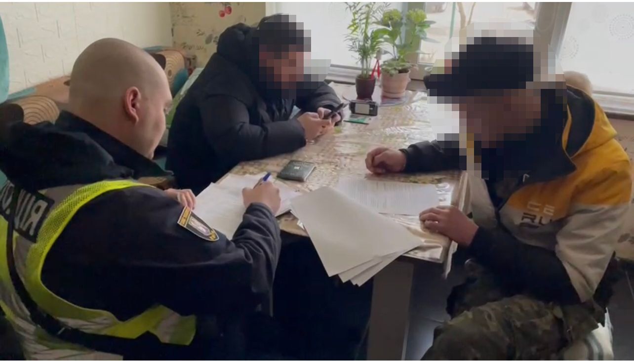 В Житомирской области задержали мошенника, который обещал вывезти людей с оккупированных территорий. Фото