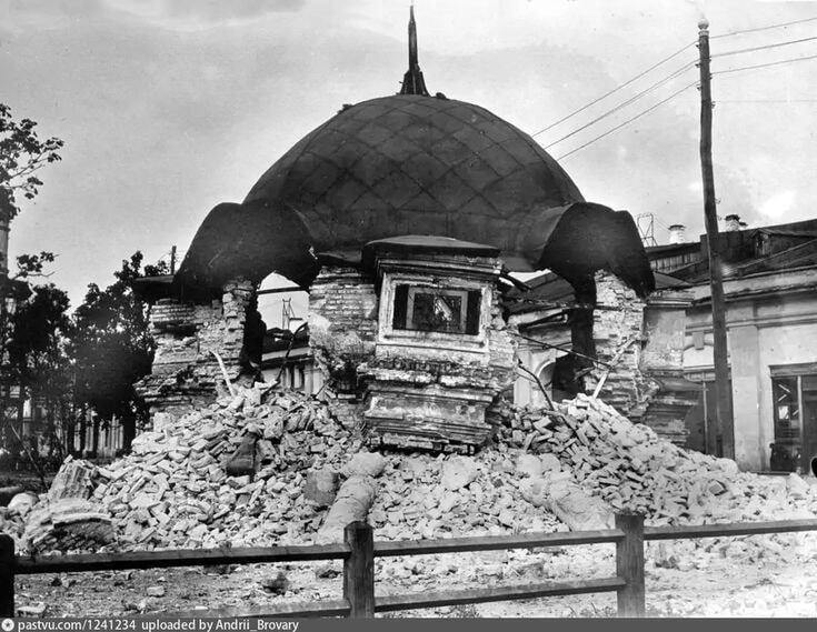 В сети показали, как выглядел старейший фонтан Киева "Самсон" до и после уничтожения в 1934 году. Уникальные фото