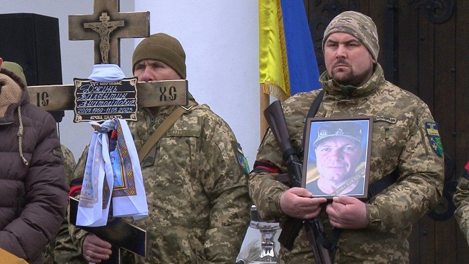 В Полтаве попрощались с тремя воинами, погибшими в боях на Донбассе. Фото