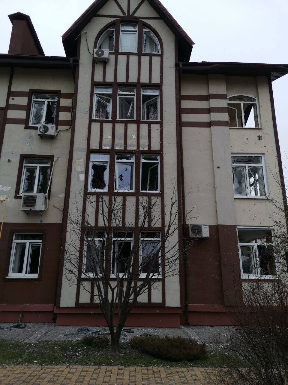 Оккупанты выпустили ракеты по жилому комплексу в Запорожье: повреждены дома. Фото