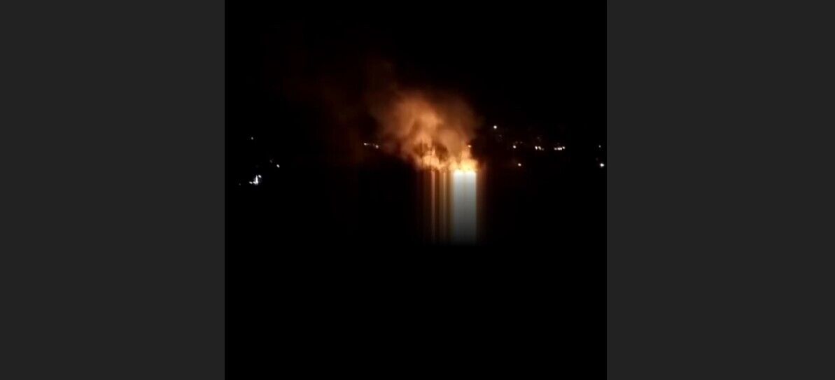 Горит емкость с реагентами: под Москвой загорелся пожар на химическом заводе. Видео