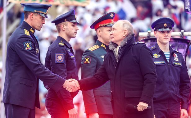 Цинічна ''вистава'' з Путіним у Маріуполі: навіщо Кремль влаштував ''цирк'' на кістках українців і скільки двійників у глави Кремля