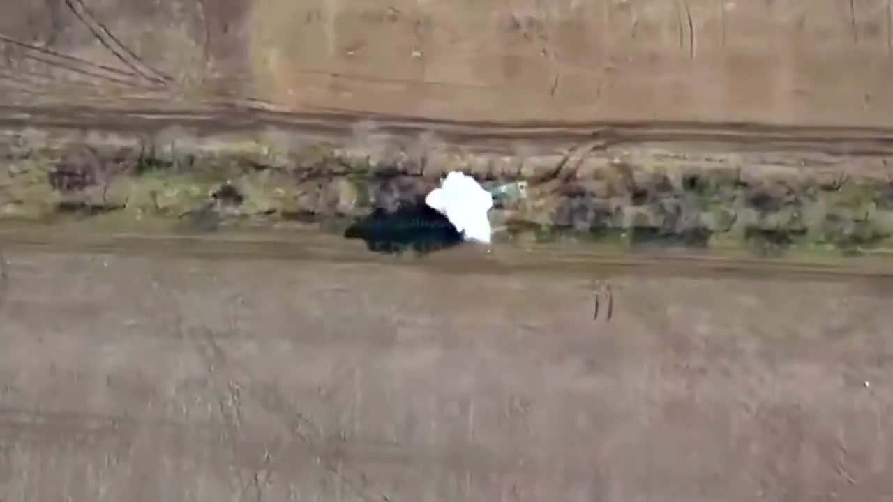 Украинские дроны-камикадзе RAM II уничтожили российские ЗРК, предназначенные для сбивания дронов-камикадзе. Видео