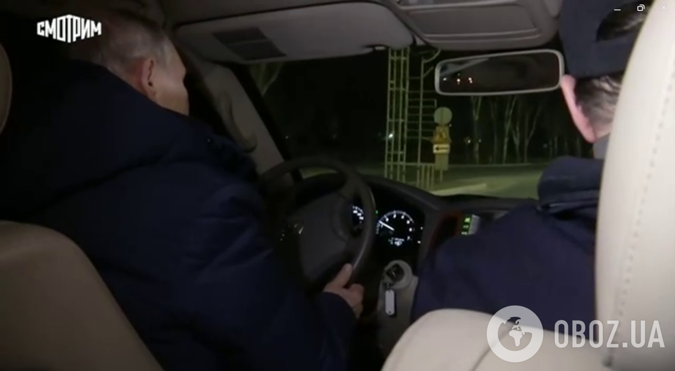 Путин за рулем машины в Мариуполе