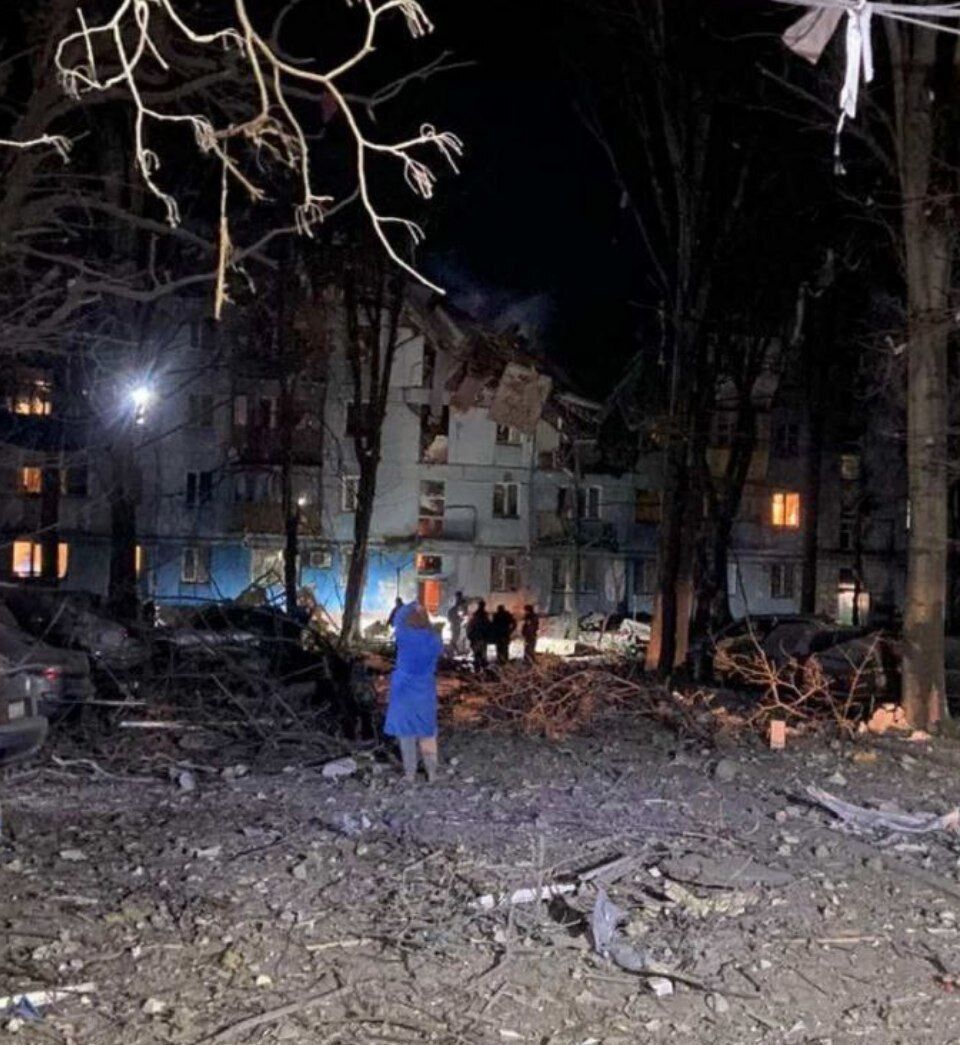 Війська РФ вдарили по Запоріжжю, зруйновано багатоповерхівку: чотири людини загинули. Фото і відео