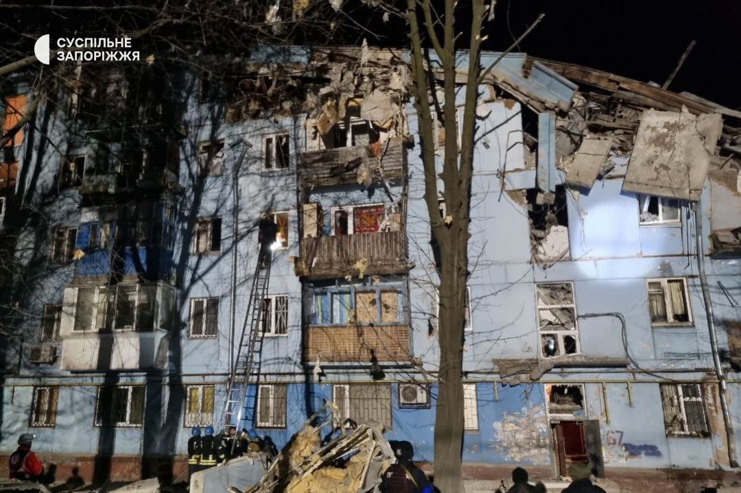 "Росія хоче перетворити кожен день на день терору": Зеленський відреагував на удар окупантів по будинку в Запоріжжі