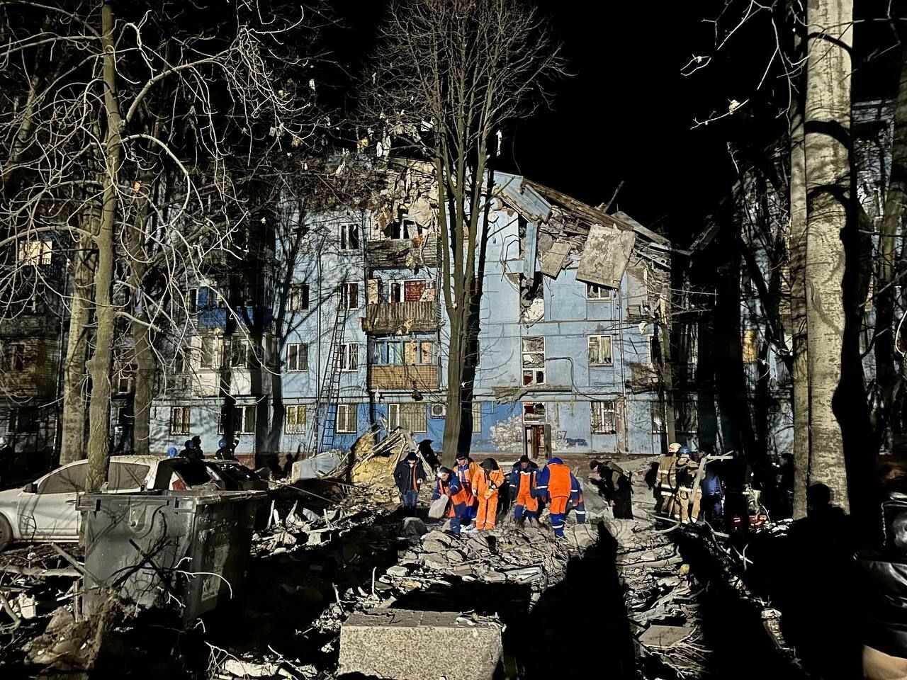 ''Росія хоче перетворити кожен день на день терору'': Зеленський відреагував на удар окупантів по будинку в Запоріжжі