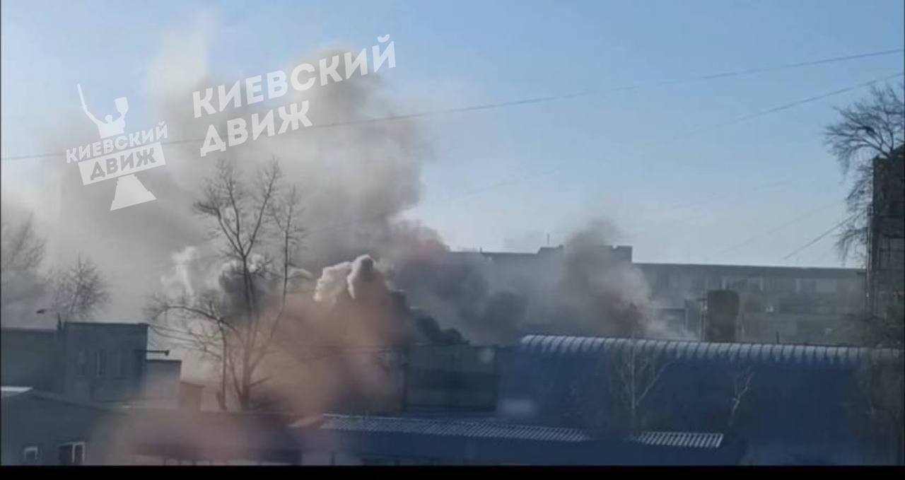 В Киеве возле супермаркета ''Ашан'' произошел сильный пожар: что известно. Фото и видео
