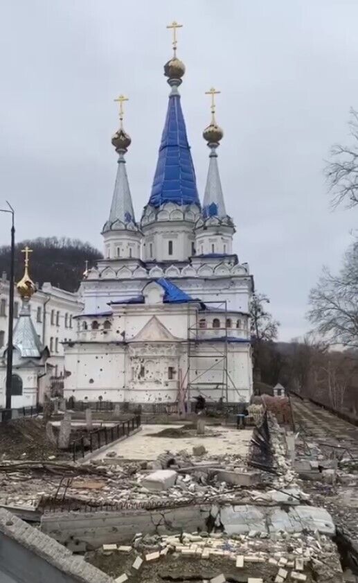 Раньше там была живописная набережная: в сети показали, что оккупанты сделали со Святогорской лаврой в Донецкой области. Видео