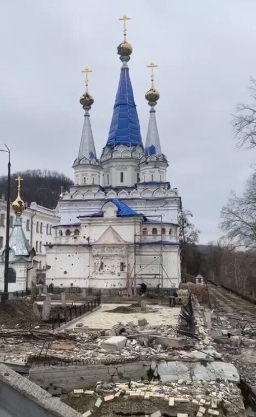 Раніше там була мальовнича набережна: у мережі показали, що окупанти зробили зі Святогірською лаврою на Донеччині. Відео