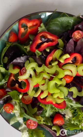 Свіжий салат із зеленню і овочами: потрібно їсти саме весною 