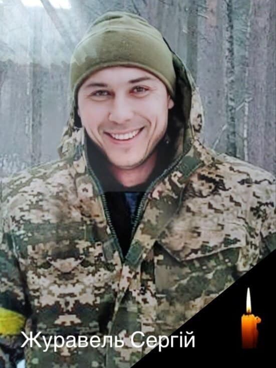 На Черкащині живим коридором провели в останню путь захисника України: він загинув у бою на Донеччині. Фото