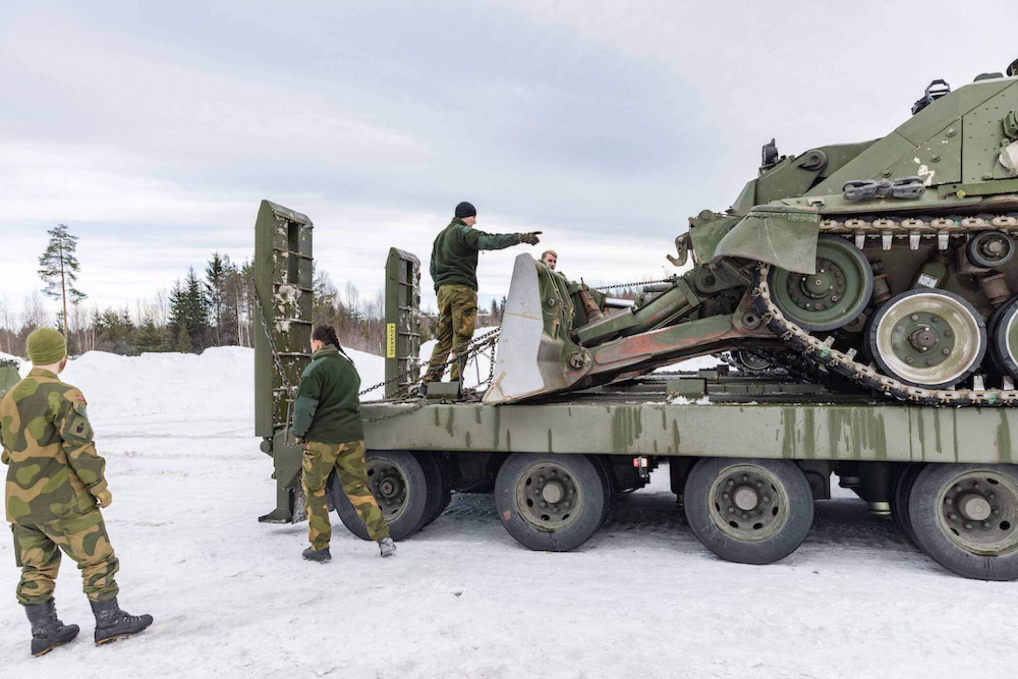 Норвегия передала Украине восемь танков Leopard 2 и четыре единицы вспомогательной техники. Фото
