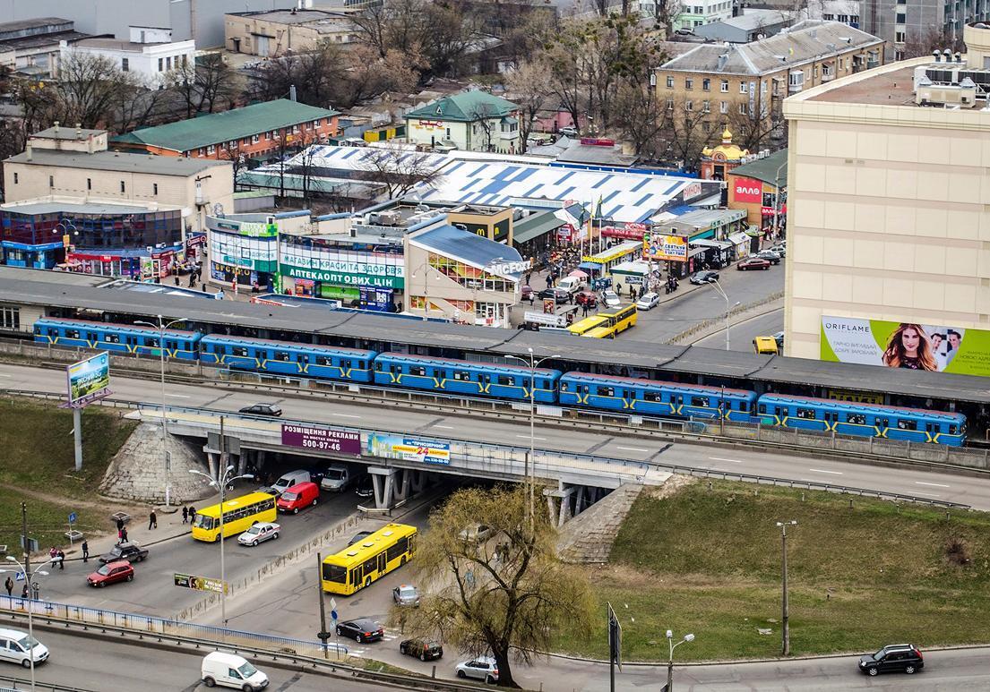 Заезд для дилижансов на месте станции метро "Левобережная": как выглядела Никольская слободка в 1880-х годах. Фото