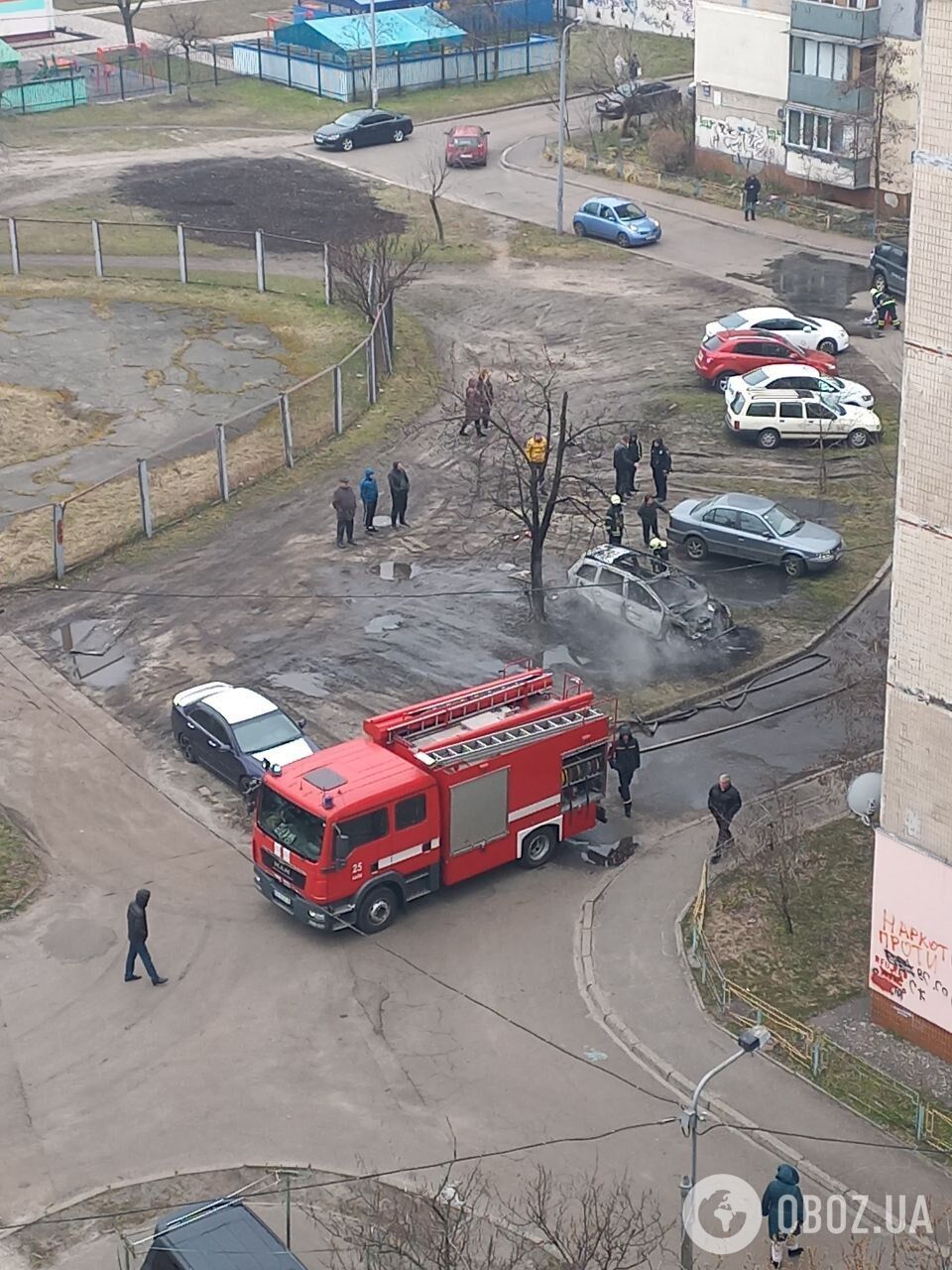 В Киеве на Оболони произошел взрыв во дворе многоэтажки: известны подробности. Видео