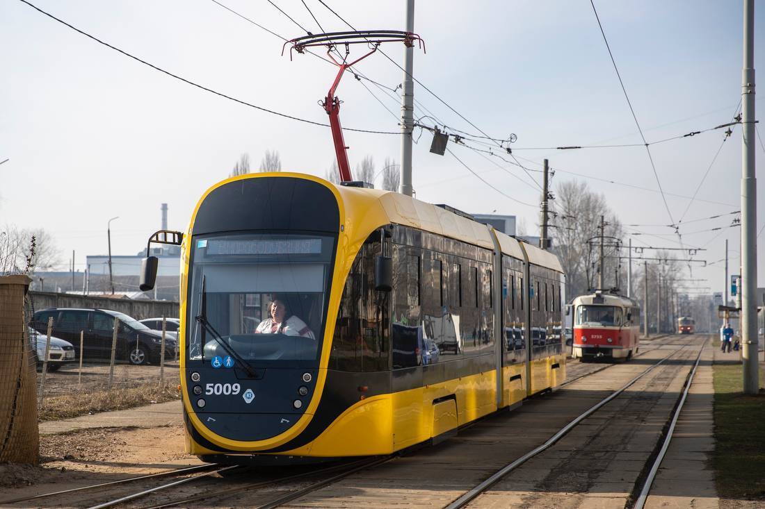 В Киеве между Троещиной и Дарницей будут курсировать 8 новых трамваев украинского производителя. Фото