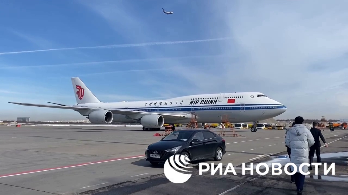 Рейс китайской делегации в российском аэропорту